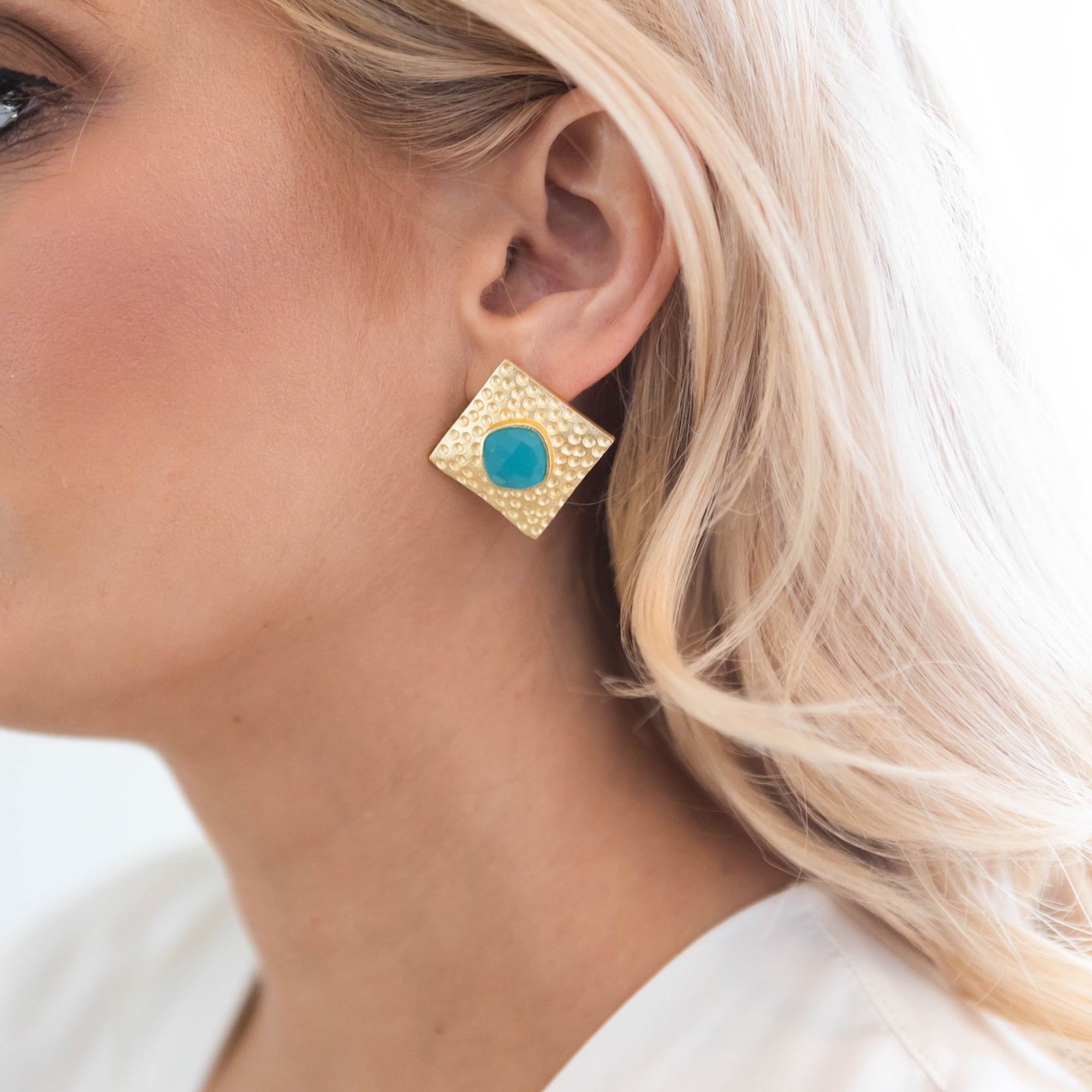 Piton Pendant Golden Diamond and Hammered Blue Chalcedony