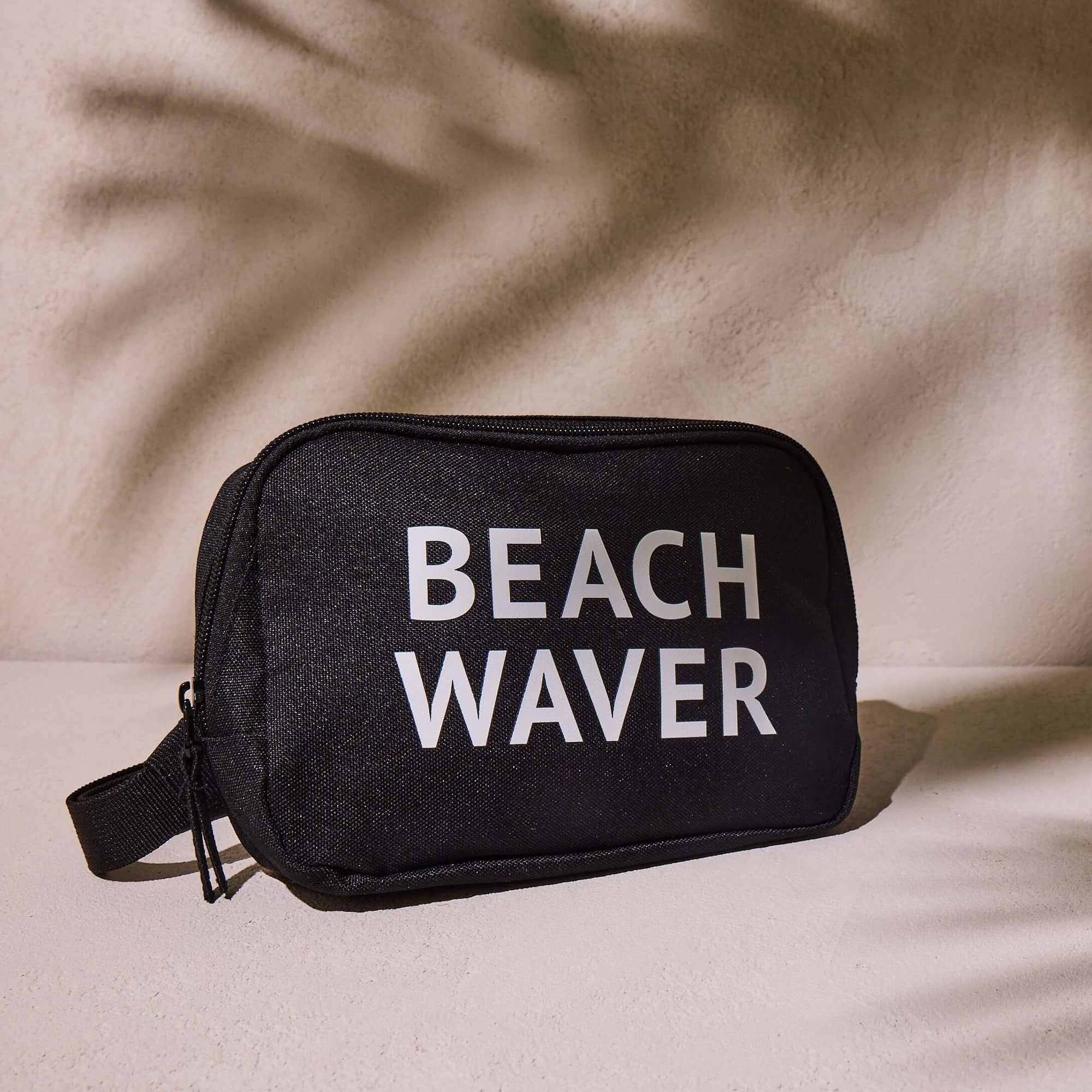 Riñonera Beachwaver con artículos esenciales para el cuidado del cabello