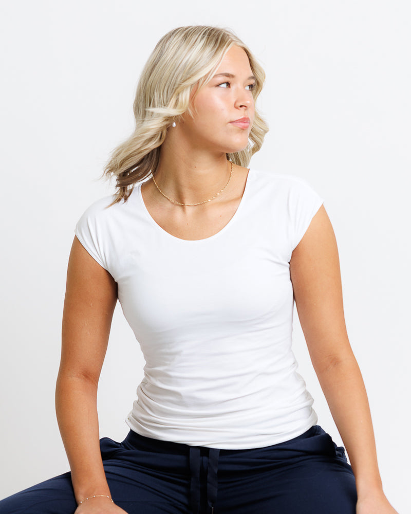 Camiseta esencial Downeast de mezcla de tres piezas con cuello redondo y largo largo