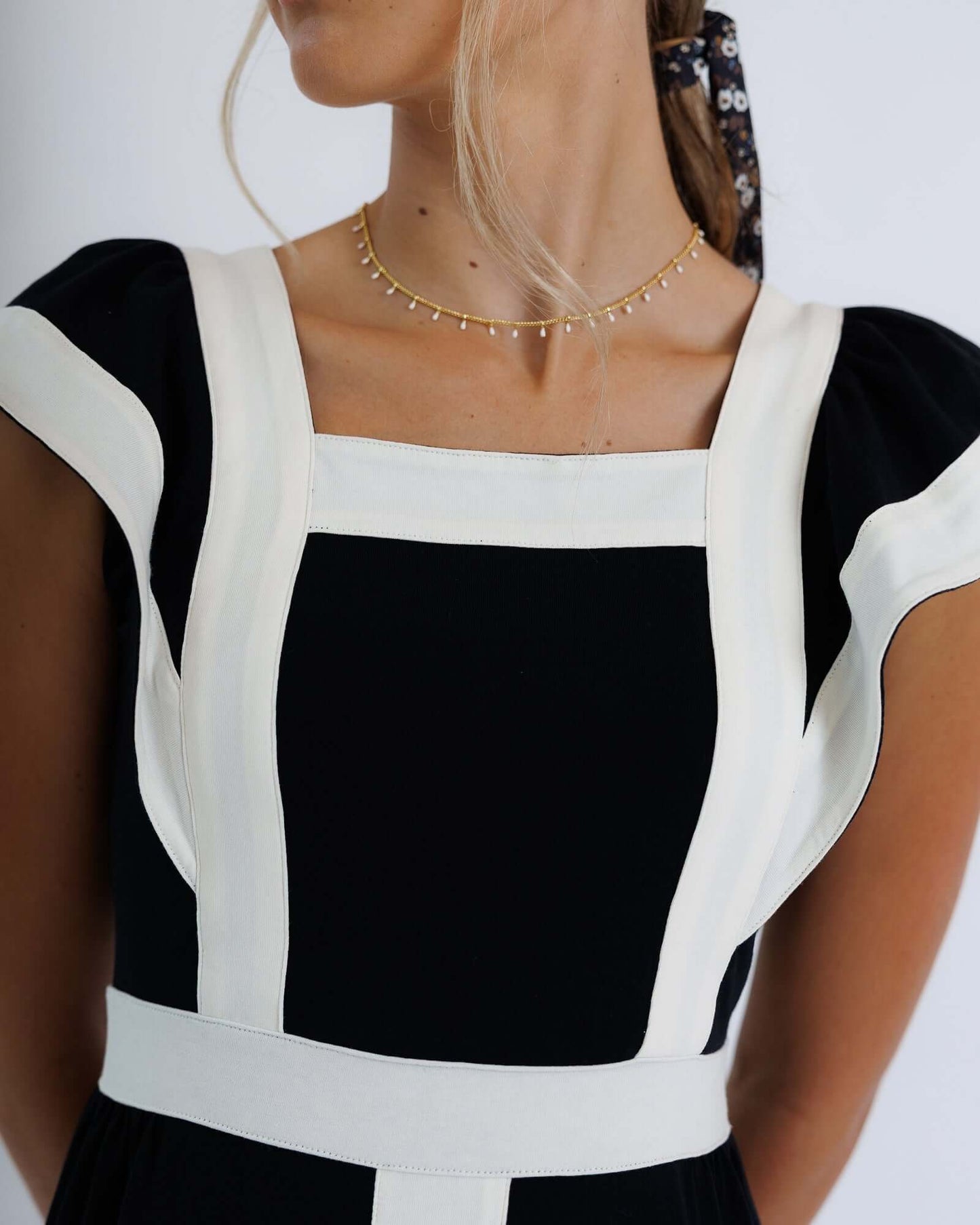Vestido de fiesta de bloque Downeast Maxi de punto con escote cuadrado