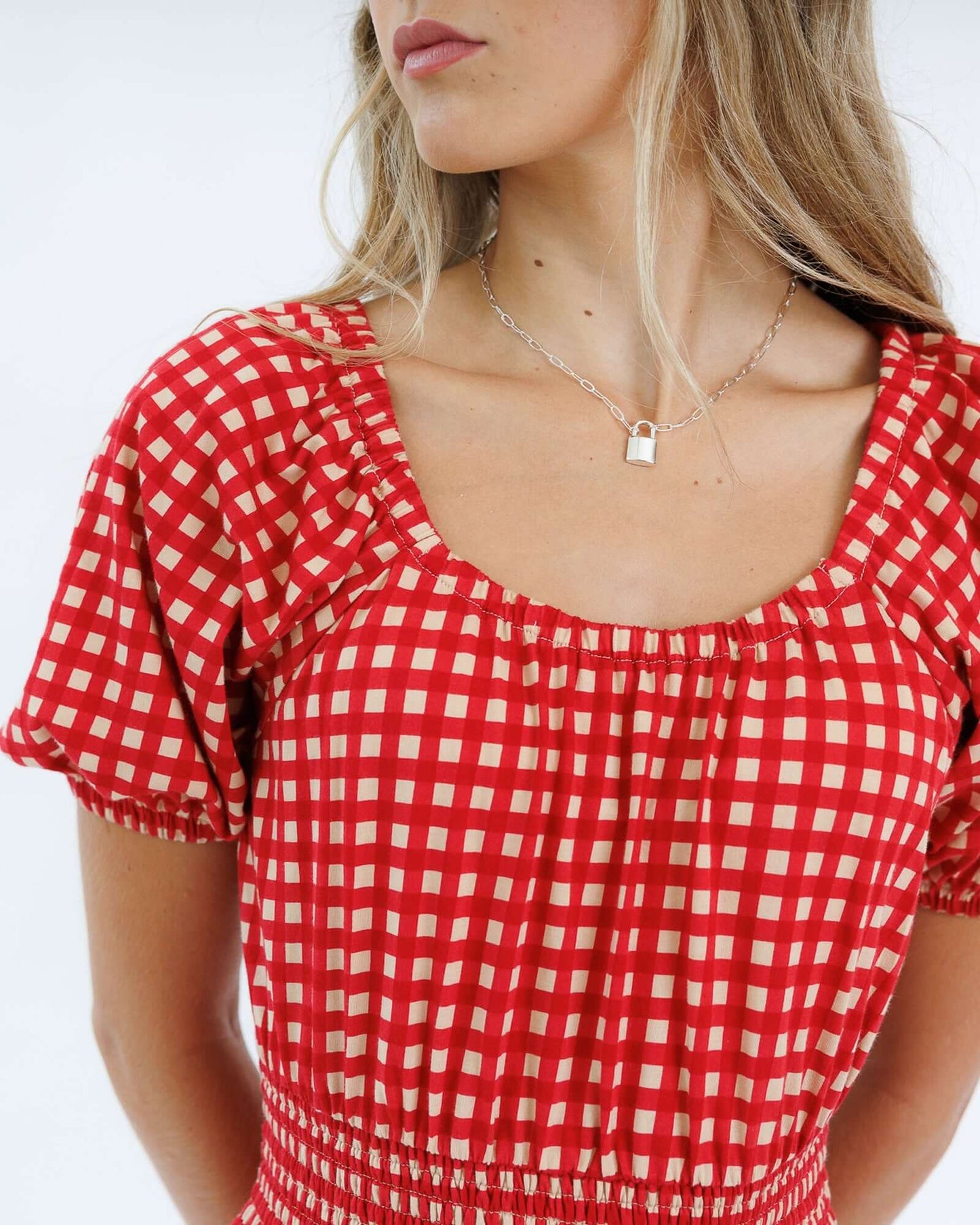 Vestido fruncido con escote corazón de Downeast