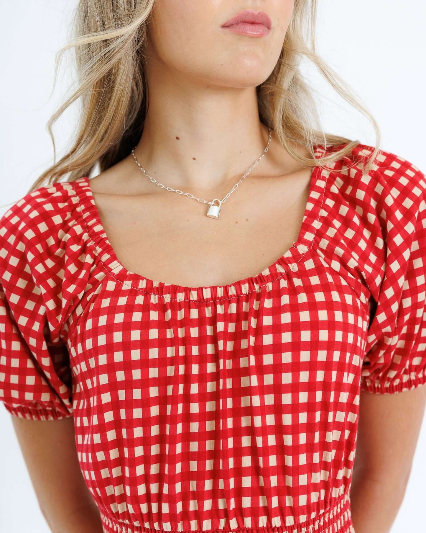 Vestido fruncido con escote corazón de Downeast
