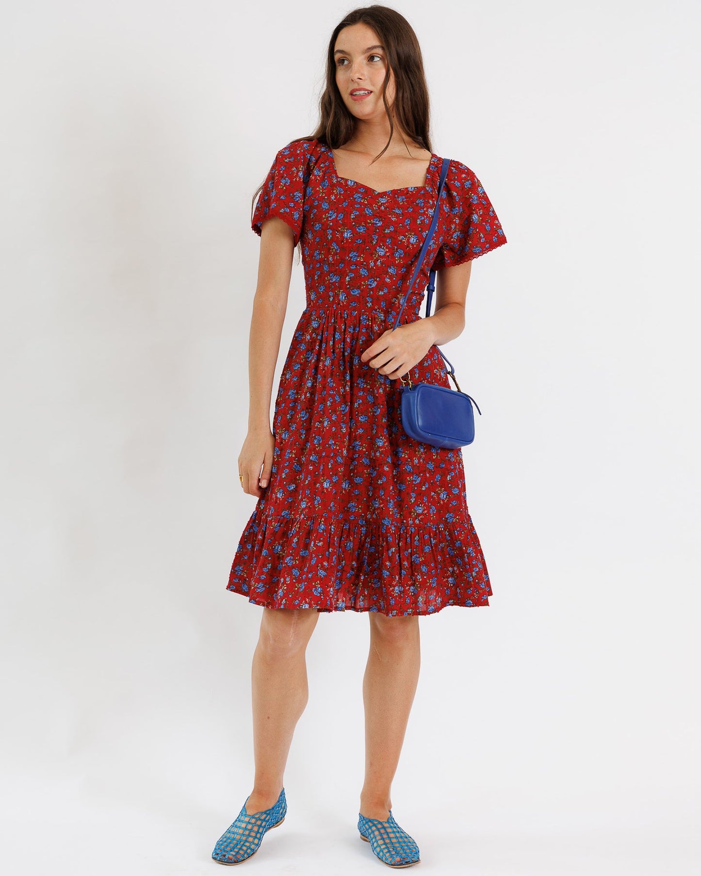 Vestido Serena de corte A hasta la rodilla con escote corazón