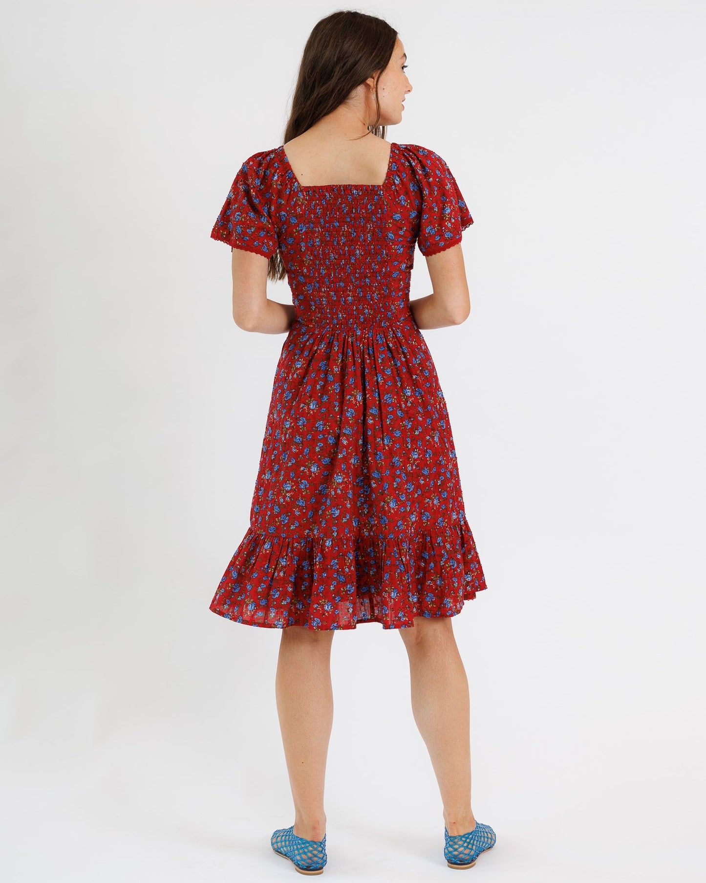 Vestido Serena de corte A hasta la rodilla con escote corazón