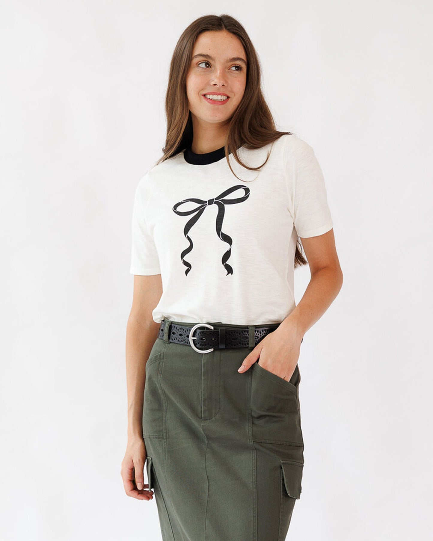 Demure Tee Short Sleeve Graphic With Contrasting Neckline