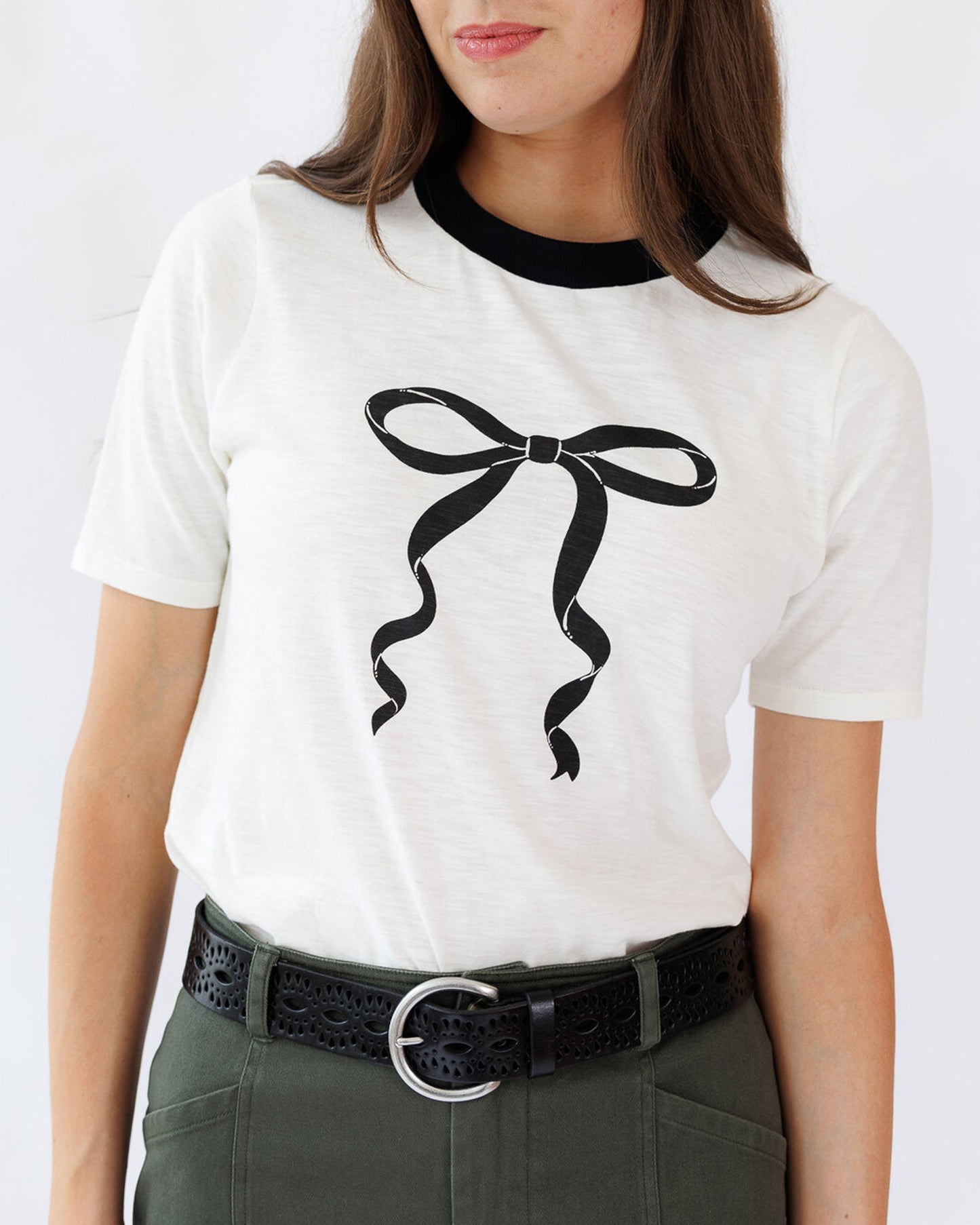 Demure Tee Short Sleeve Graphic With Contrasting Neckline