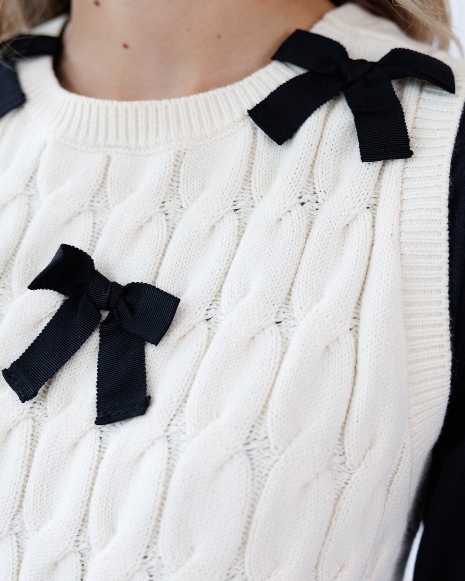 Bow Beautiful Sleeveless Vest With Applique Bows Front