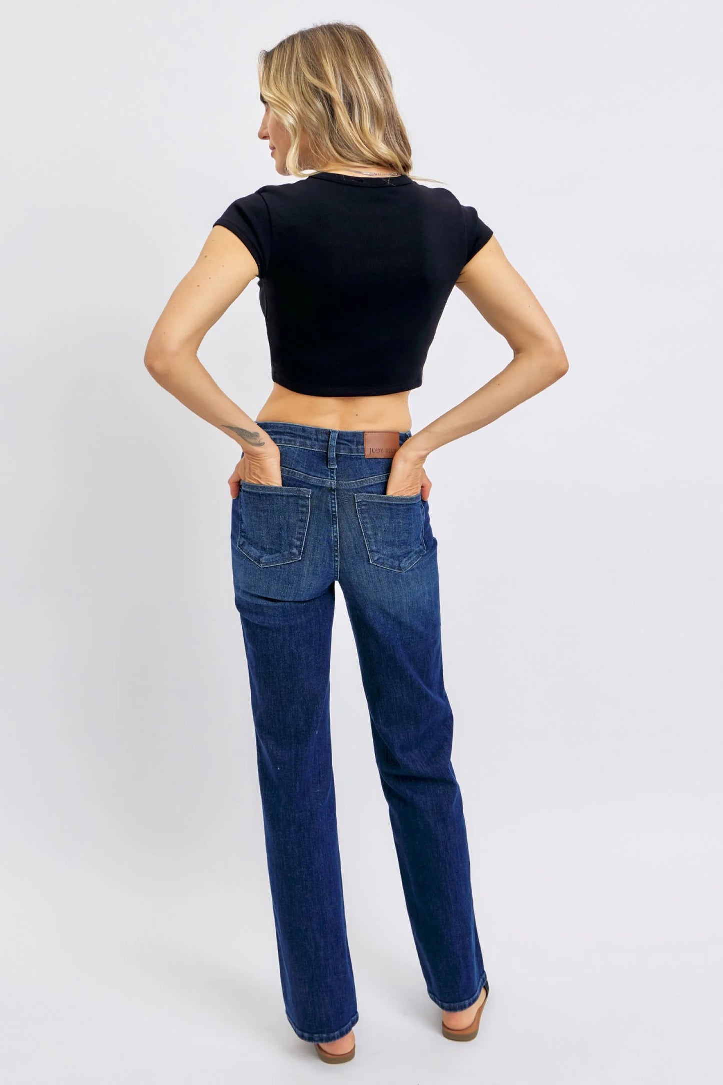 Say hello to comfort and style with Judy Blue's Plus Size Tummy Control Straight Jeans! Perfect fit for every body! #PlusSizeFashion #JudyBlueJeans