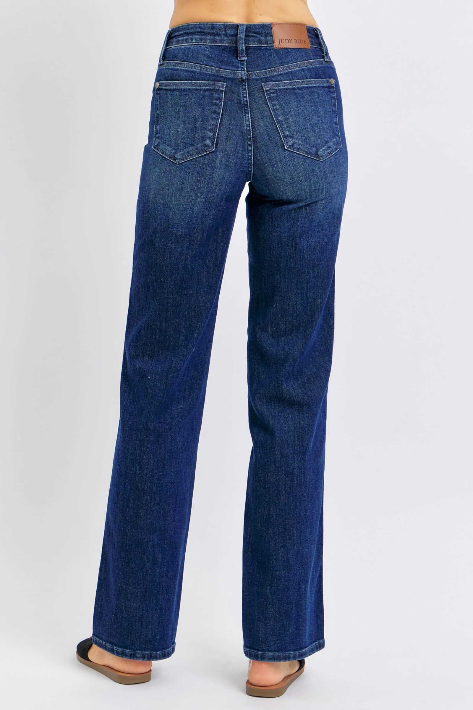 Say hello to comfort and style with Judy Blue's Plus Size Tummy Control Straight Jeans! Perfect fit for every body! #PlusSizeFashion #JudyBlueJeans