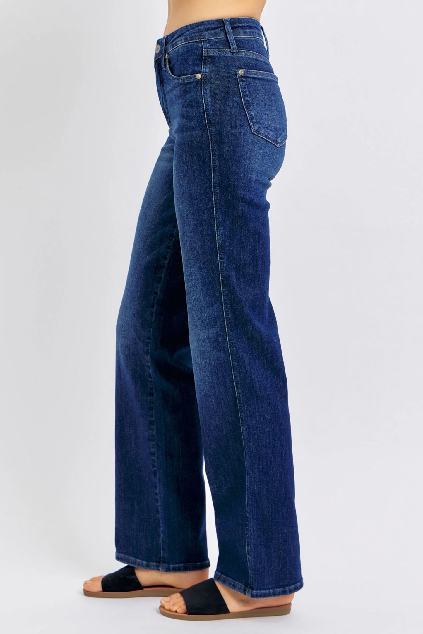 Say hello to comfort and style with Judy Blue's Plus Size Tummy Control Straight Jeans! Perfect fit for every body! #PlusSizeFashion #JudyBlueJeans