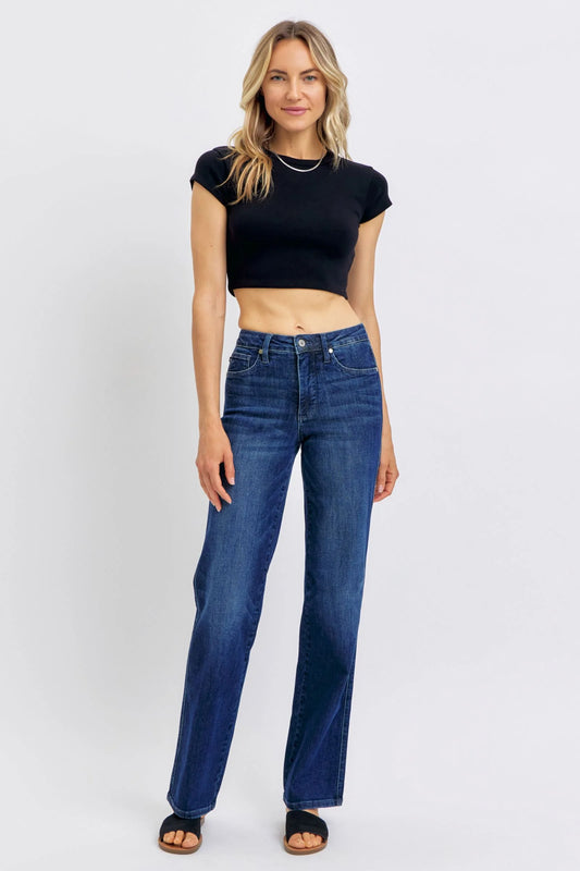 Say hello to comfort and style with Judy Blue's Plus Size Tummy Control Straight Jeans! Perfect fit for every body! #PlusSizeFashion #JudyBlueJeans