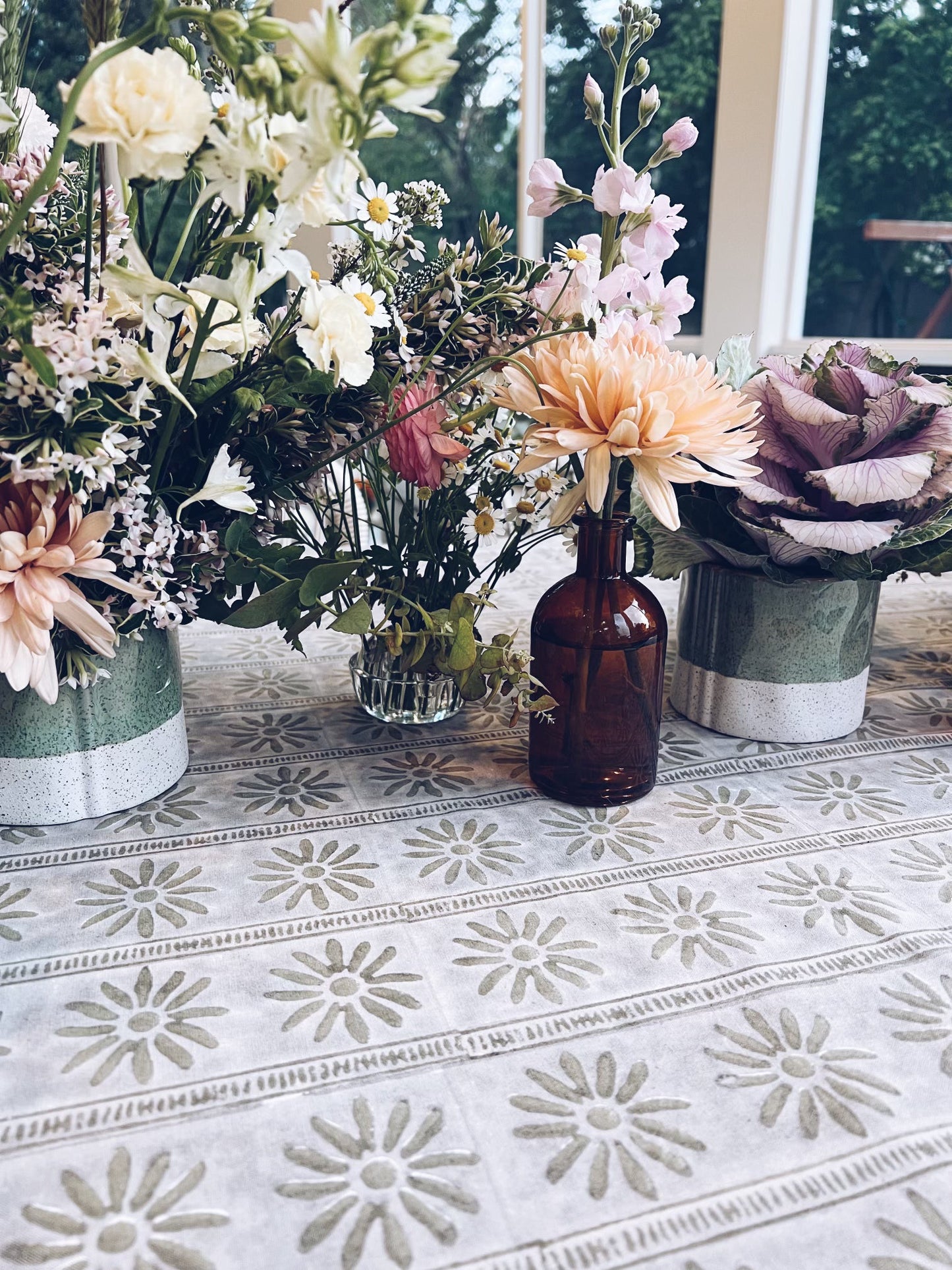 EL MANTEL VERDE FLORAL Y DE ESCALERA