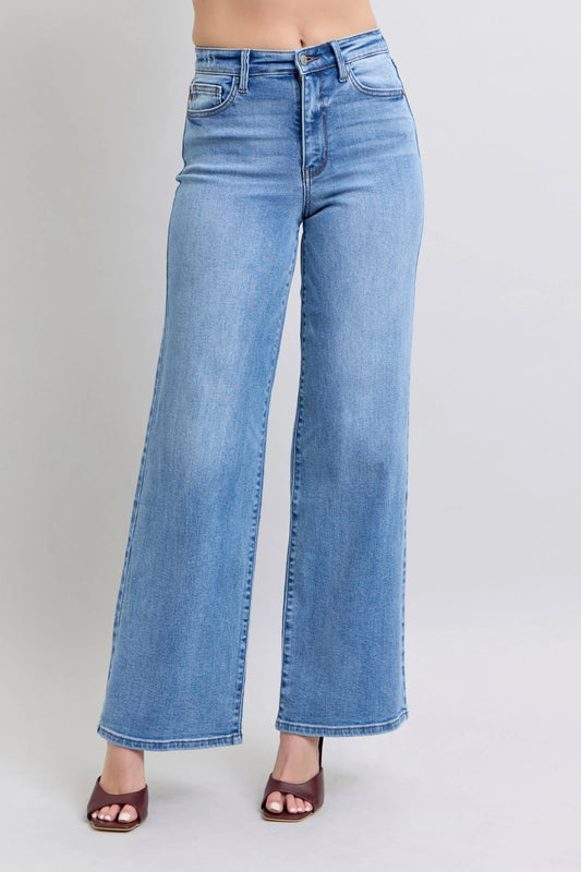 Step into style with Judy Blue's Full Size Wide Leg Jeans featuring pockets! 🛍️✨ #FashionFinds #WideLegJeans
