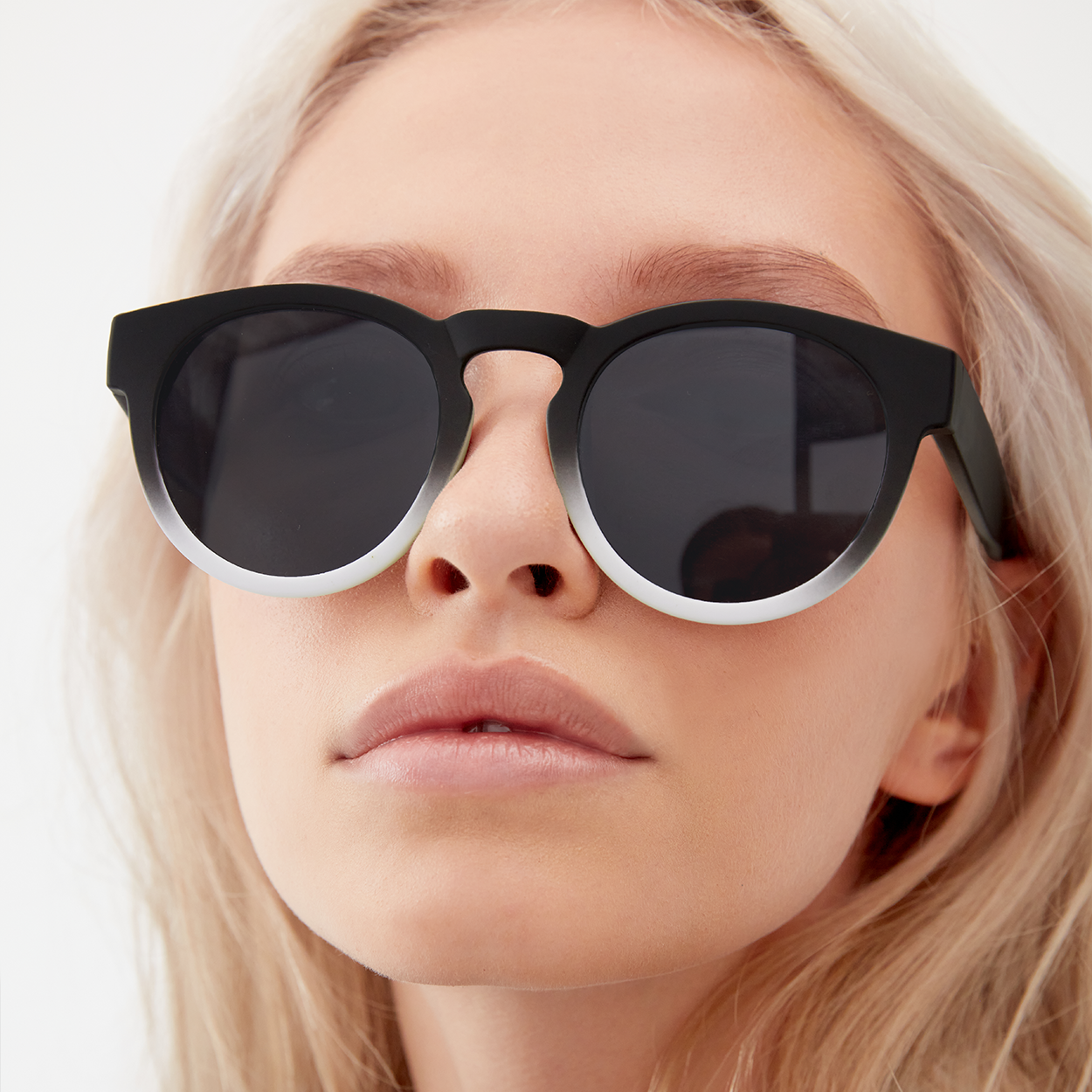 Chelsea Black And White Sunglasses With Gradient Lenses