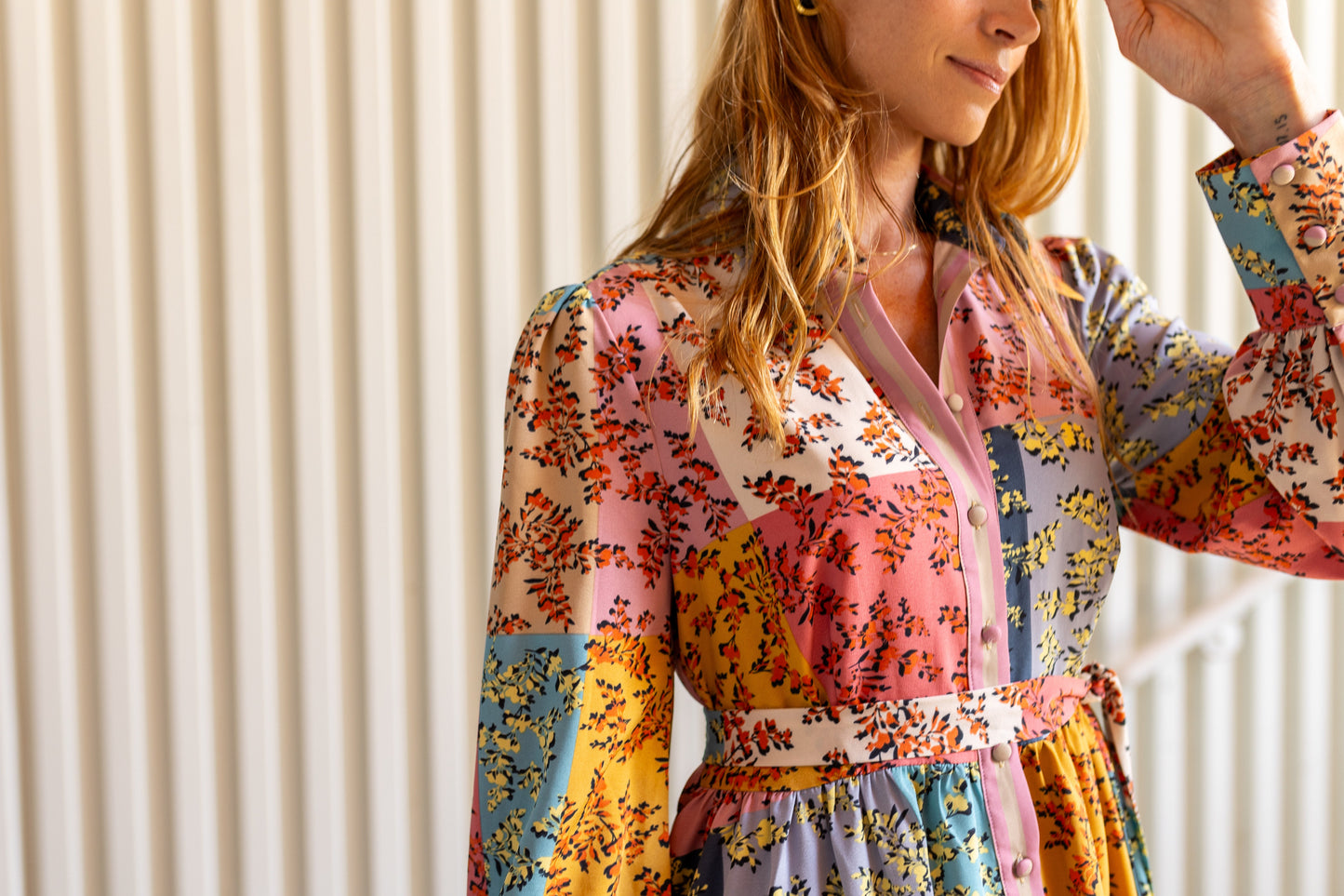 Vestido camisero abotonado con puños con estampado llamativo de Jules Dress