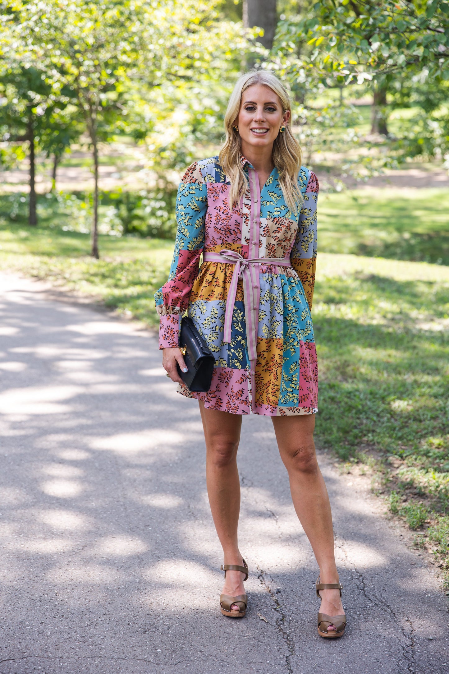 Vestido camisero abotonado con puños con estampado llamativo de Jules Dress