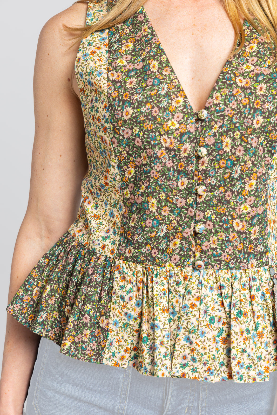 Top peplum Beck con estampado floral y silueta elegante para cualquier día