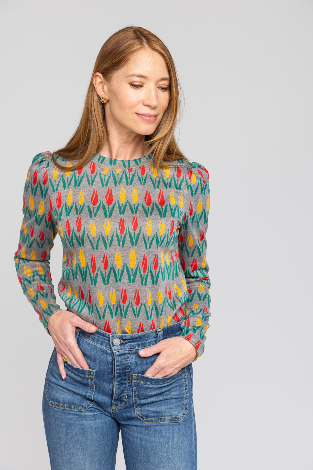 Top de punto floral con hombros abullonados, perfecto para el otoño