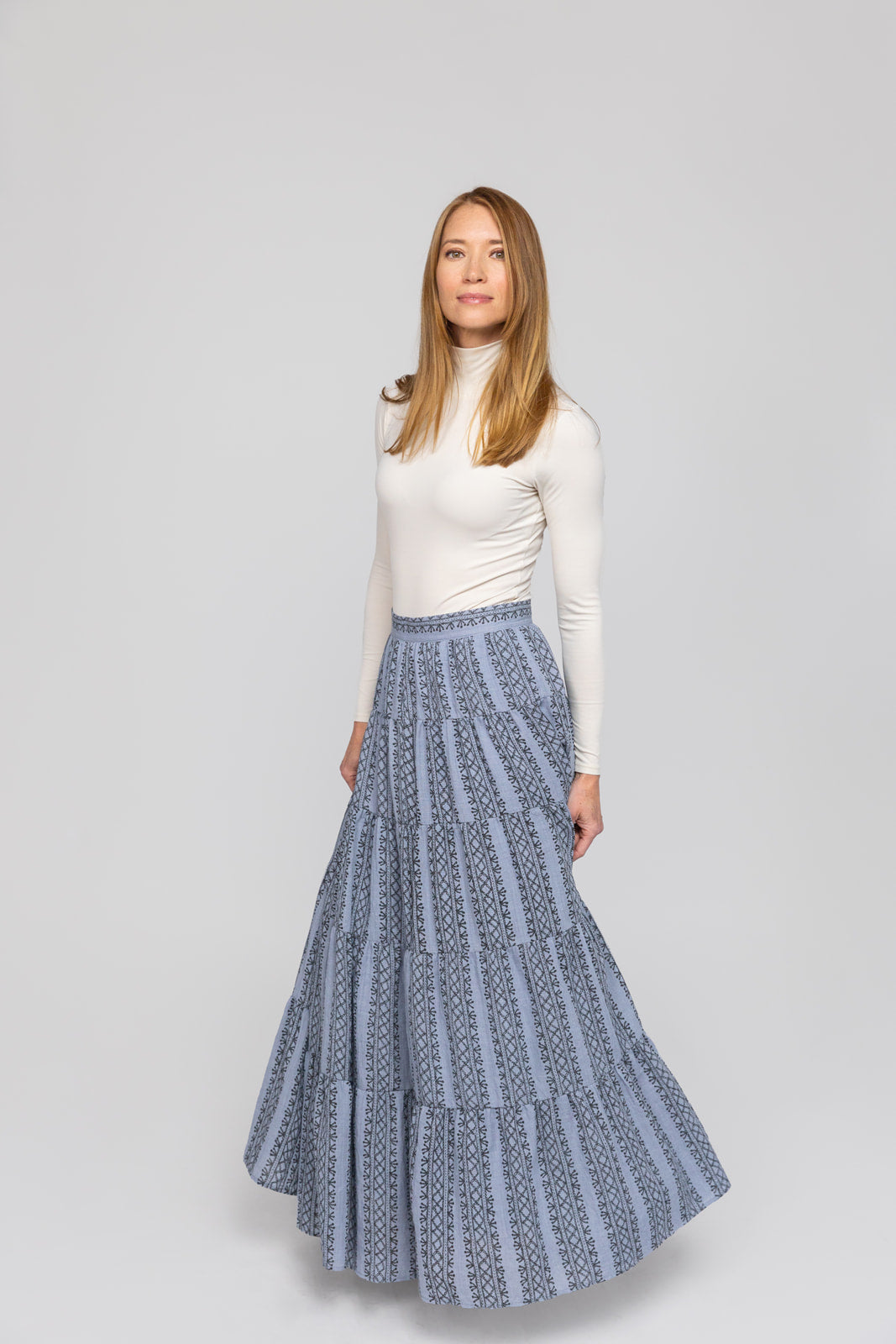 Falda de lirio azul aciano con bolsillos y silueta fluida