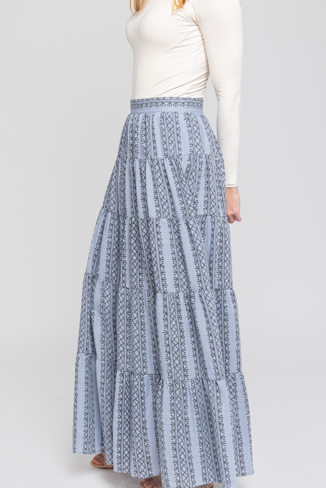 Falda de lirio azul aciano con bolsillos y silueta fluida