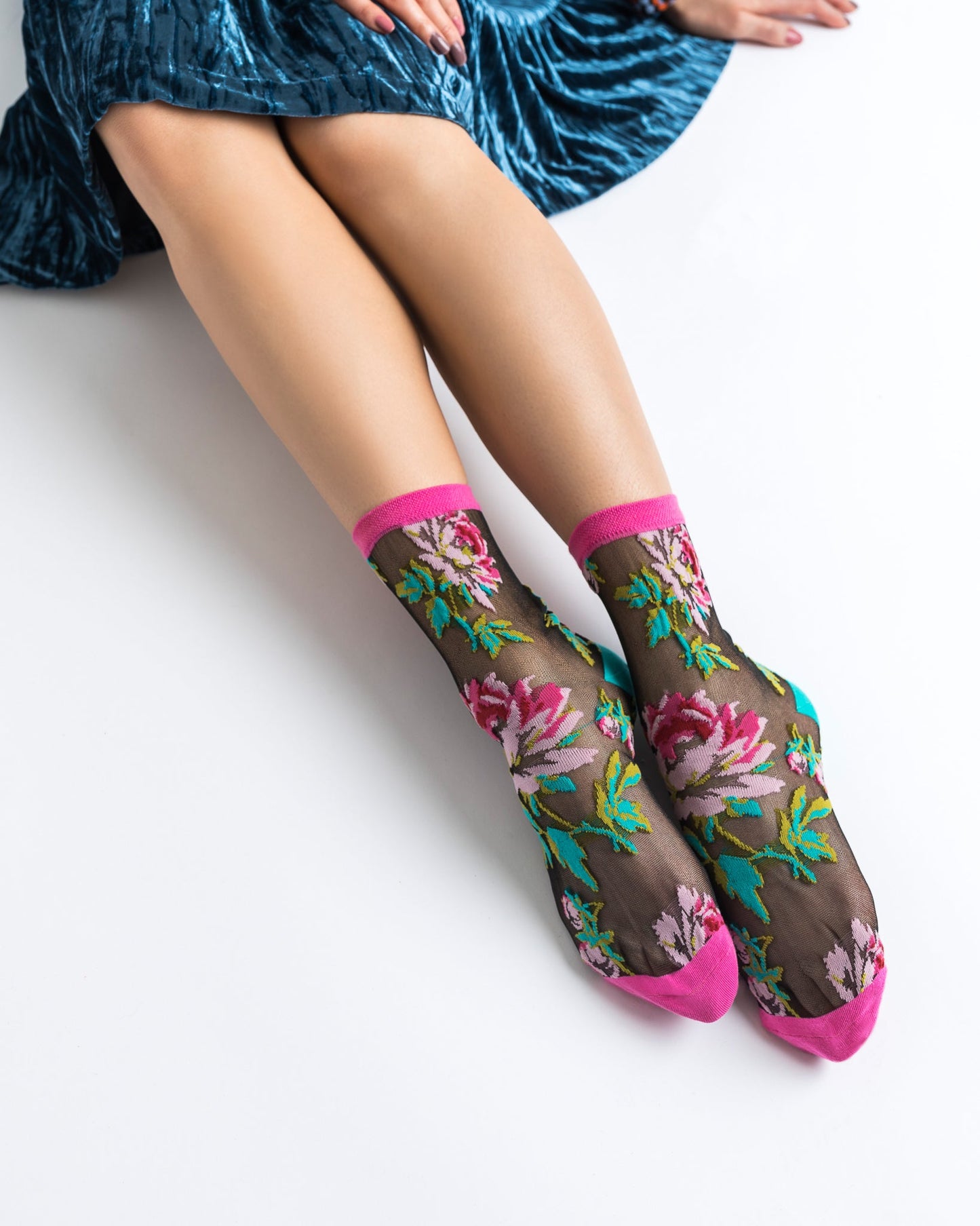 English Rose Black Sheer Crew Socks With Turquoise Heel