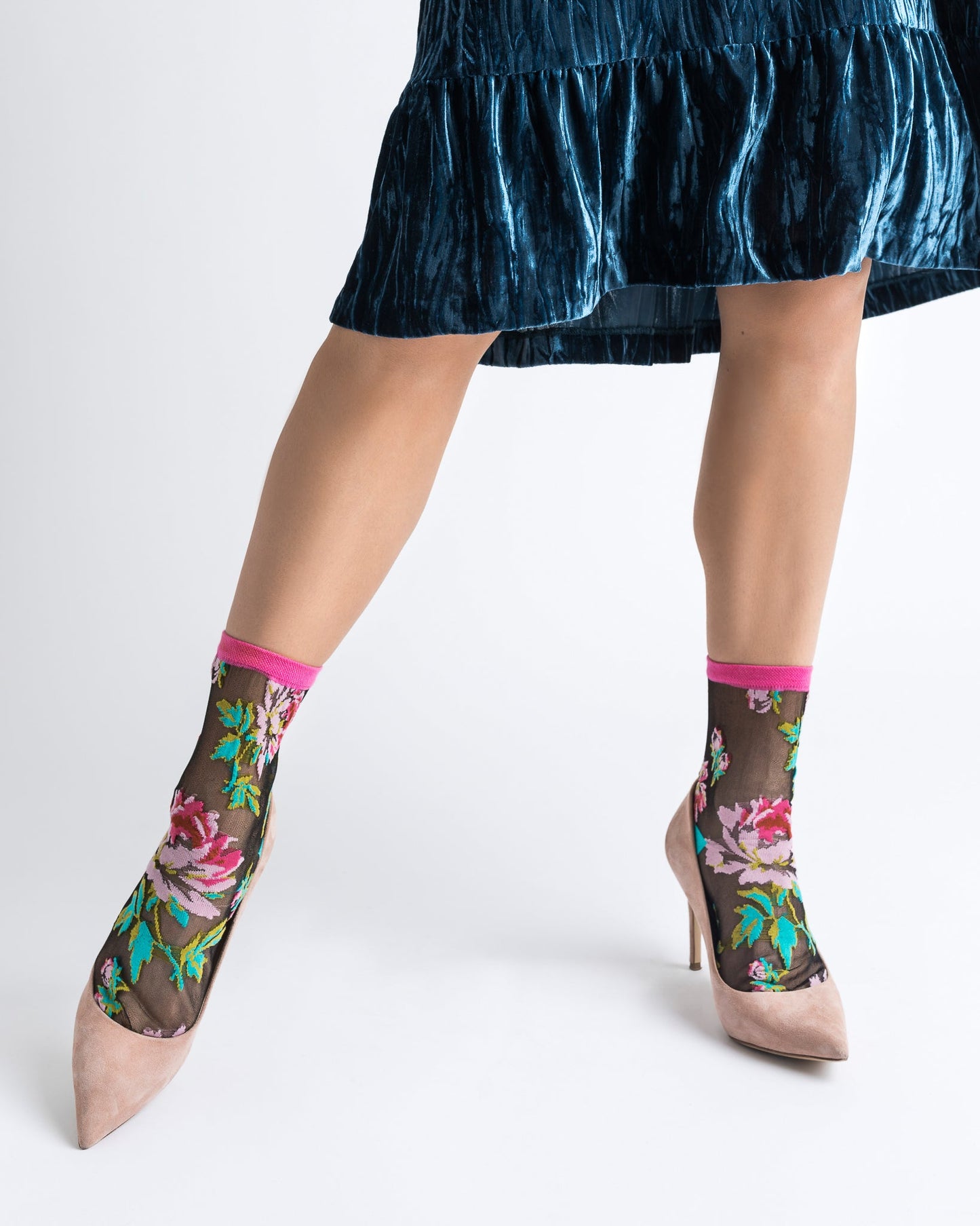 English Rose Black Sheer Crew Socks With Turquoise Heel