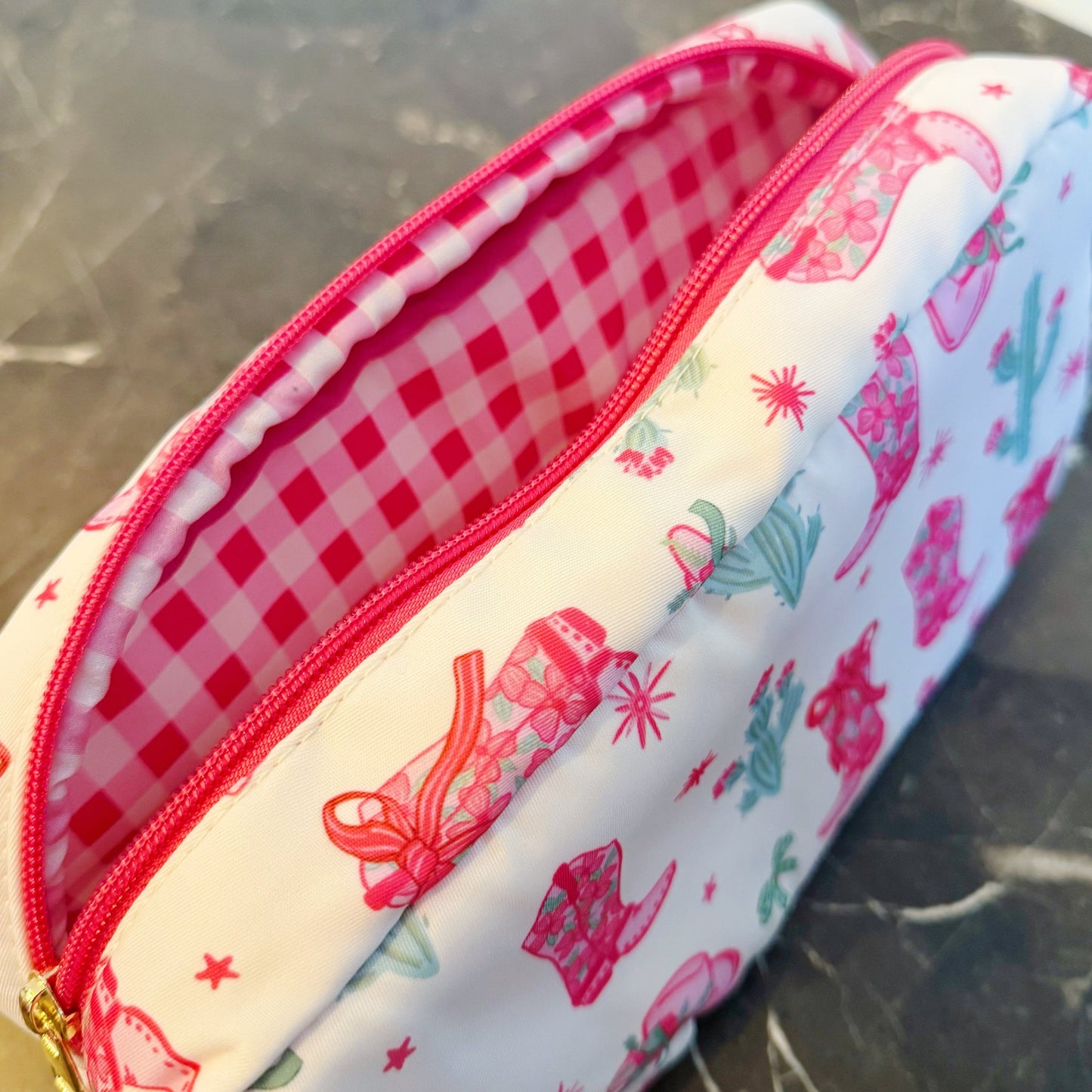 Sassy Western Vibes: Your Go-To Everyday Cosmetic Case!