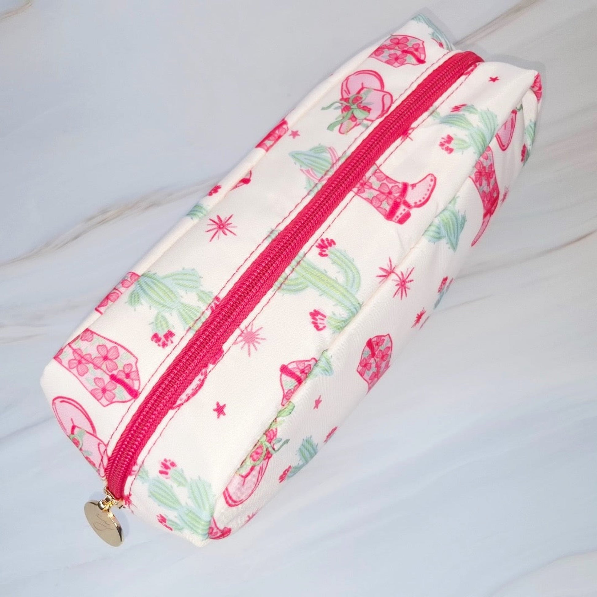 Sassy Western Vibes: Your Go-To Everyday Cosmetic Case!