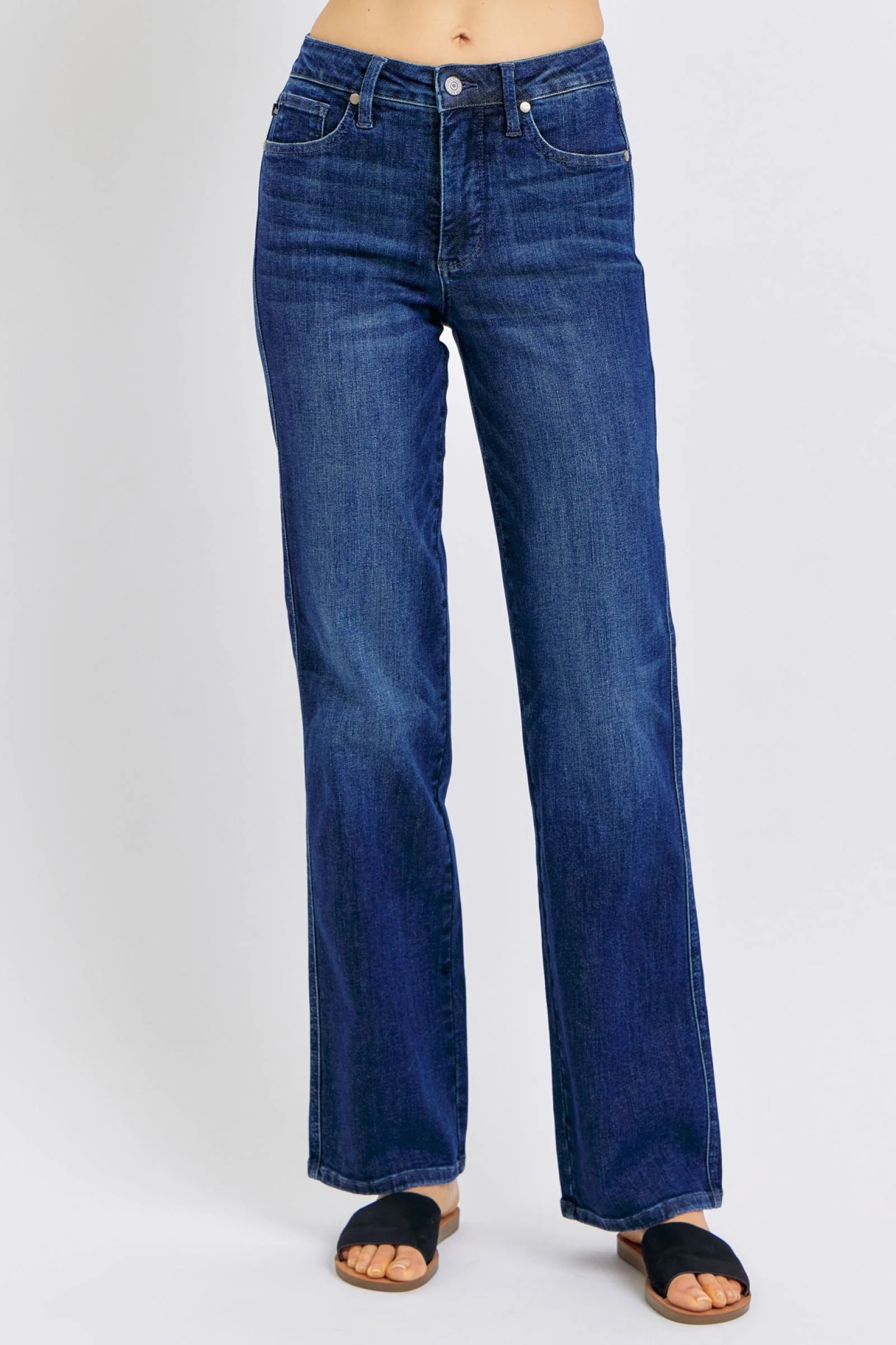 Say hello to comfort and style with Judy Blue's Plus Size Tummy Control Straight Jeans! Perfect fit for every body! #PlusSizeFashion #JudyBlueJeans
