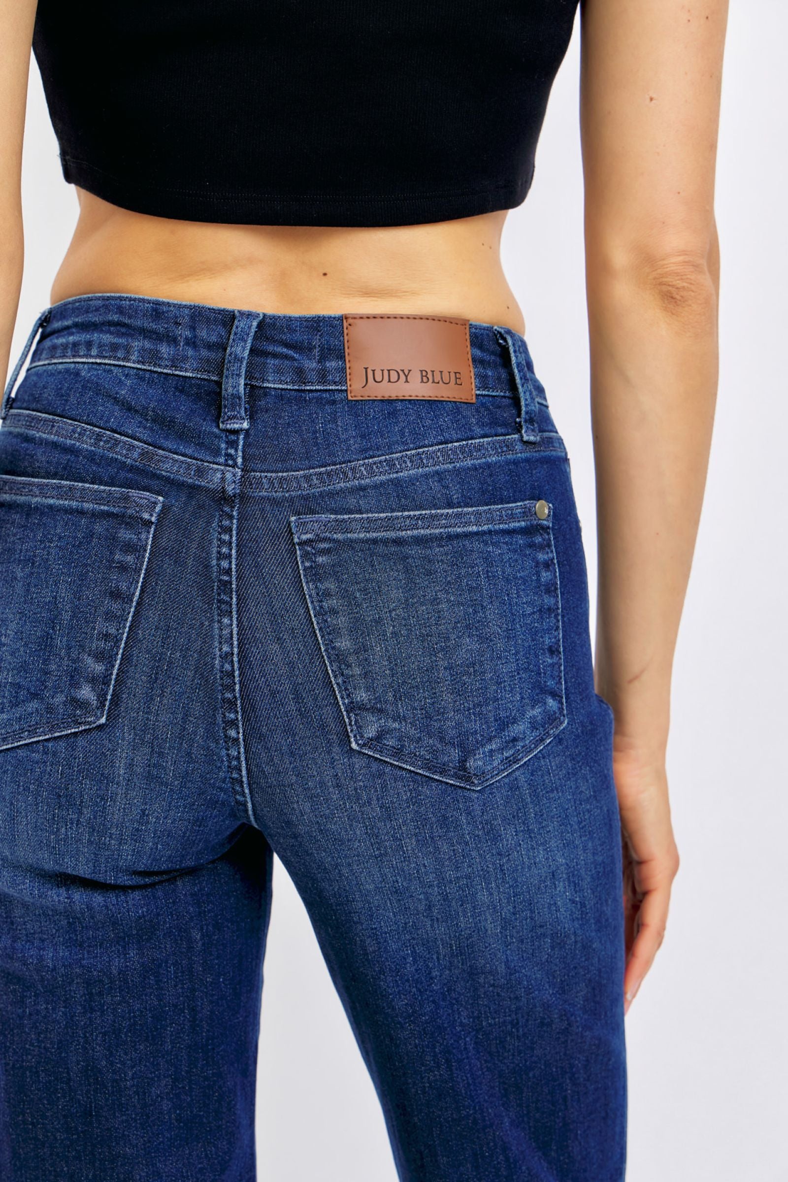 Say hello to comfort and style with Judy Blue's Plus Size Tummy Control Straight Jeans! Perfect fit for every body! #PlusSizeFashion #JudyBlueJeans
